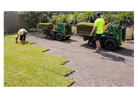 Professional Operator Trufing Rogers Little Loaders - 3/5