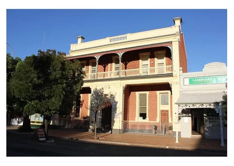 Accommodation in Hay NSW | Best Price | The Bank Bed and Breakfast Australia - 2/2