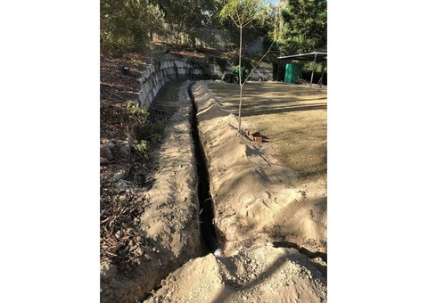 Trenchers Sharp Trenching Projects - Rogers Little Loaders. - 2/3