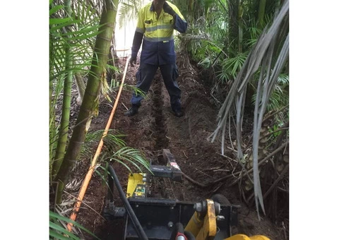 Trenching for electrical cable - Rogers Little Loaders. - 2/8