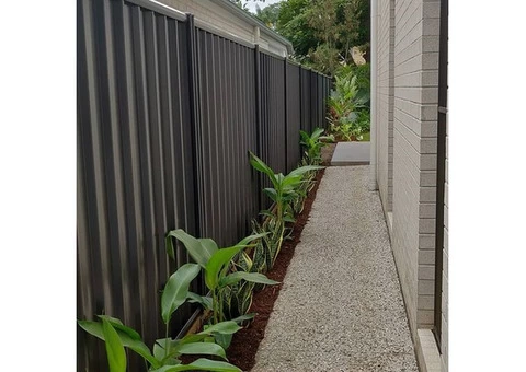 Complete Landscape - Side On April 5 in Mitchelton - 4/4