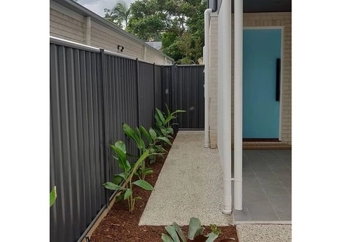 Complete Landscape - Side On April 5 in Mitchelton.n. - 1/4