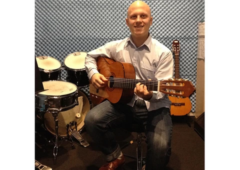 Opt For Guitar Lessons And Play Your Favourite Songs